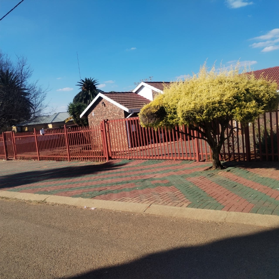 3 Bedroom Property for Sale in Mohadin North West